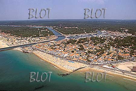Entrée du port de Capbreton - 34.2 ko